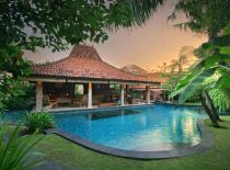 Villa Des Indes I, Pool at sunset